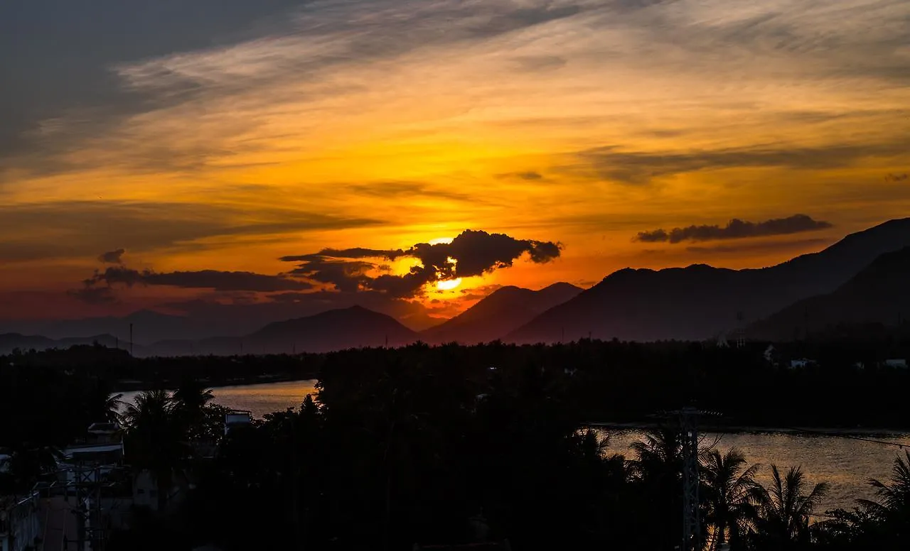 Moonlight Bay Hotel & Apartment Nha Trang 2*,